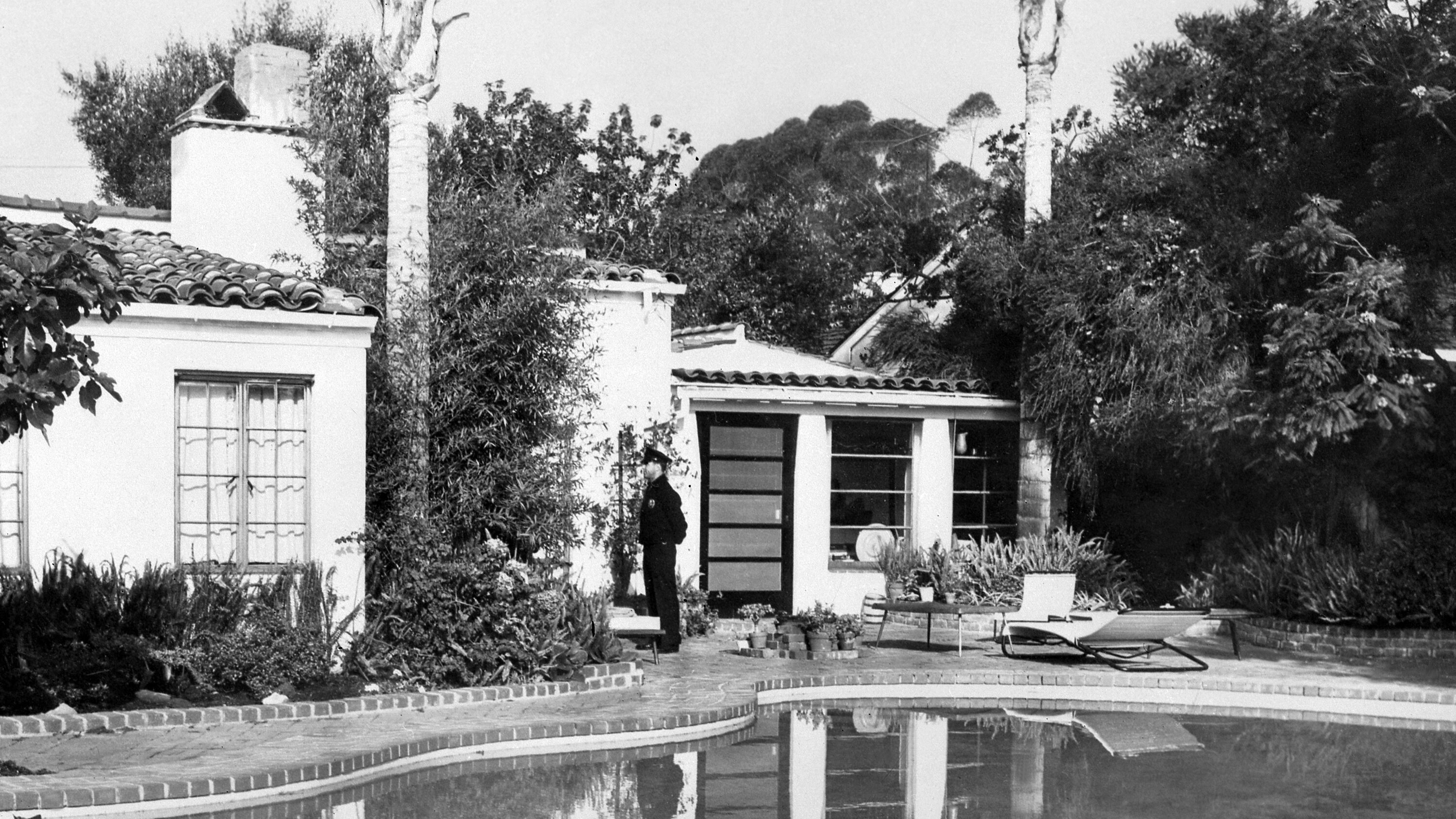 Marilyn Monroe's Iconic Topless Moments: A Closer Look